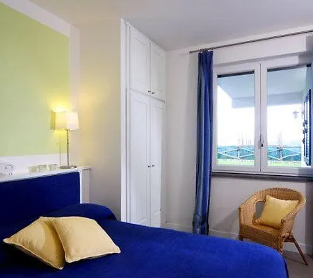 Sleeps 4 Pool Air Con Wifi T227219