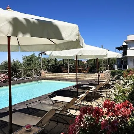 Sleeps 4 Pool Air Con Wifi T227219 דירה *